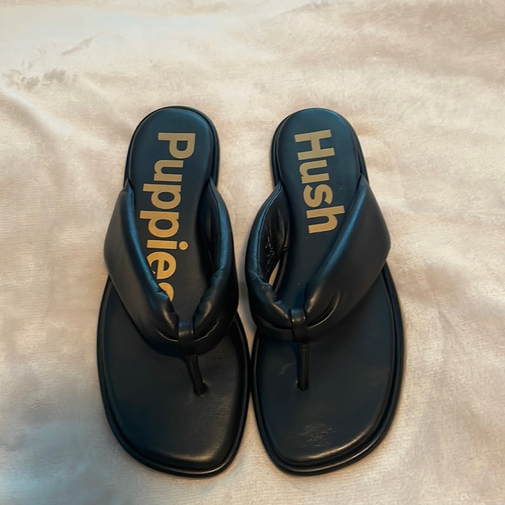 Hush Puppies black leather sandal